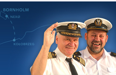 kapitan statku macha do Ciebie, w tle mapka rejsu Kołobrzeg - Nexo
